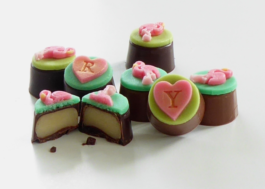 Little pink flamingos decorate marzipan chocolates